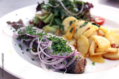 Photo: brathering mit bratkartoffeln brathering mit bratkartoffeln