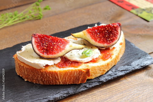 Photo: Bruschetta with figs, goat cheese and caramelized tomatoes Bruschetta with figs, goat cheese and caramelized tomatoes