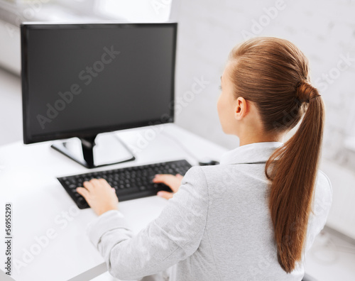 Photo: businesswoman with computer in office businesswoman with computer in office