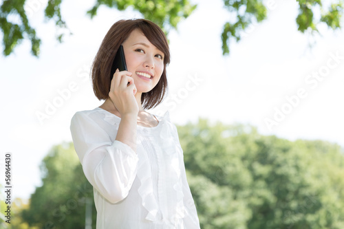Photo: 電話をする女性 ビジネス 電話をする女性 ビジネス