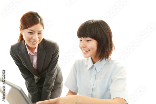 Photo: 笑顔の女生徒と教師 笑顔の女生徒と教師