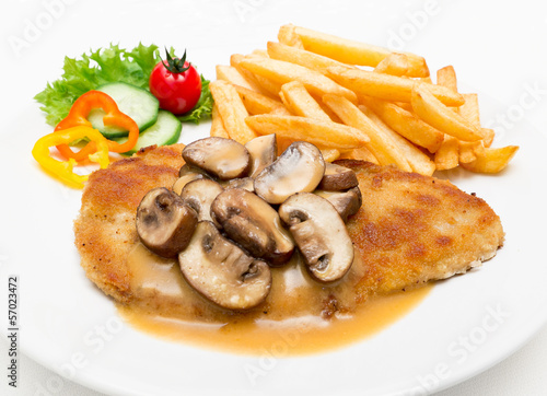 Photo: Jägerschnitzel mit Pommes Frites Jägerschnitzel mit Pommes Frites