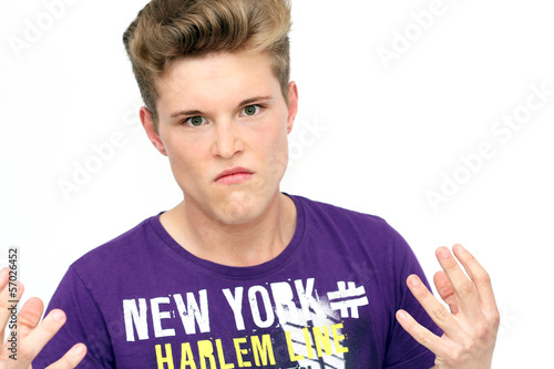 Photo: aggressiver, junger Mann aggressiver, junger Mann