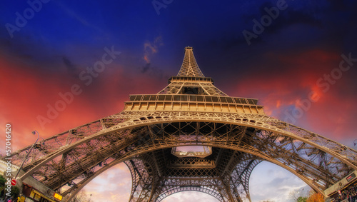 La Tour Eiffel, Wideangle Street view in Paris