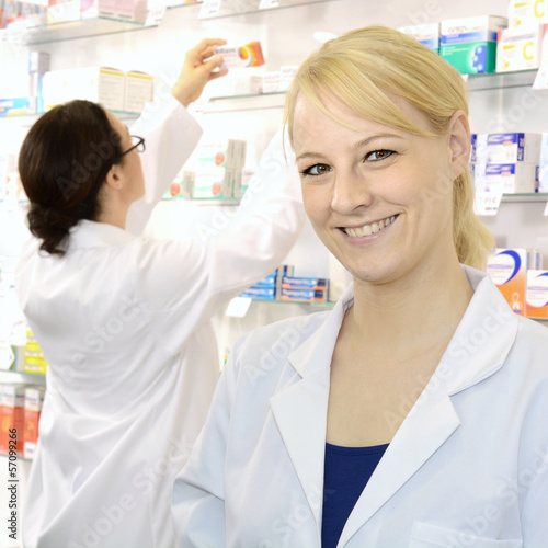 Photo: Freundliche Apothekerin Freundliche Apothekerin