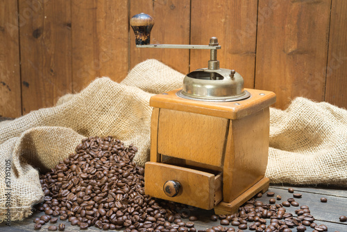 Photo: Kaffeemühle und Kaffeebohnen Kaffeemühle und Kaffeebohnen