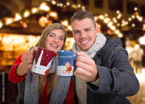 Photo: pärchen auf dem weihnachtsmarkt pärchen auf dem weihnachtsmarkt