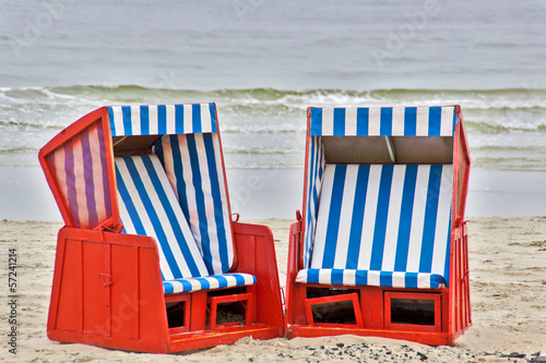 Photo: zwei Strandkörbe am Meer zwei Strandkörbe am Meer