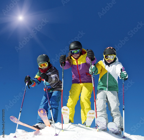 Photo: Drei Skikids in Startposition Drei Skikids in Startposition