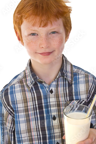 Photo: Schulkind trinkt Milch Schulkind trinkt Milch