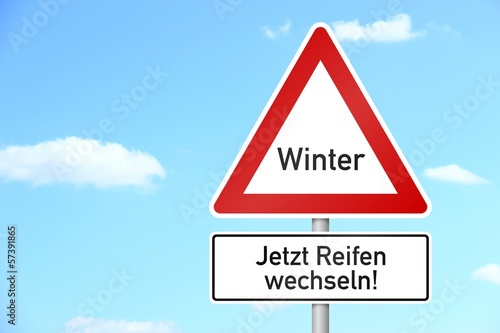 Illustration: verkehrszeichen vorfahrt achten winter I verkehrszeichen vorfahrt achten winter I