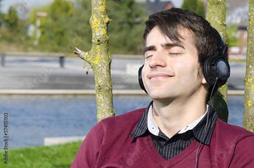 Photo: draußen entspannt musik hören draußen entspannt musik hören