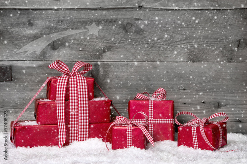 Photo: Christmas Shopping - Rote Geschenke zu Weihnachten als Gutschein Christmas Shopping - Rote Geschenke zu Weihnachten als Gutschein