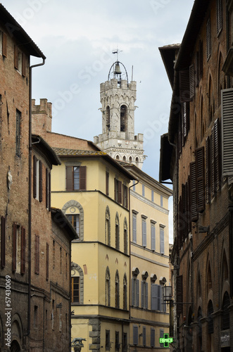 Photo: Suggestiva via di Siena Suggestiva via di Siena