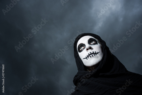 Photo: scary skull woman cloudy skies scary skull woman cloudy skies