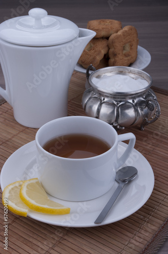Photo: tè caldo con pasticcini tè caldo con pasticcini