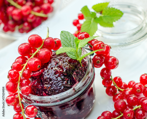 Photo: Guten Morgen: Leckere, frisch gekochte Johannisbeer-Marmelade Guten Morgen: Leckere, frisch gekochte Johannisbeer-Marmelade
