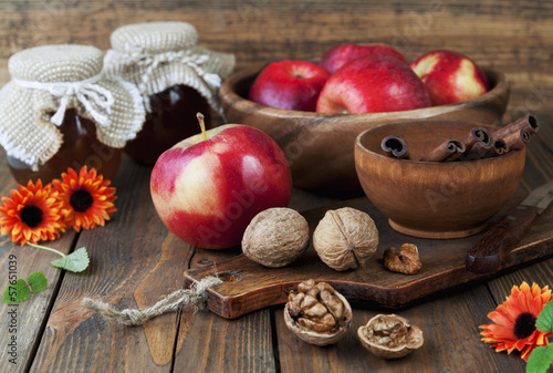 Photo: Apples, honey, cinnamon and walnuts Apples, honey, cinnamon and walnuts