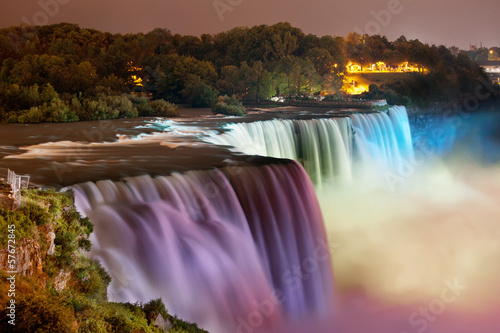 Fototapeta Niagara Falls lit at night by colorful lights