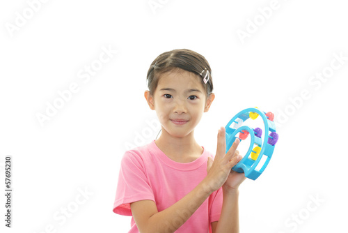Photo: おもちゃで遊ぶ女の子 おもちゃで遊ぶ女の子