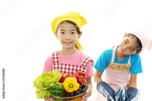 Photo: 料理を楽しむ女の子 料理を楽しむ女の子