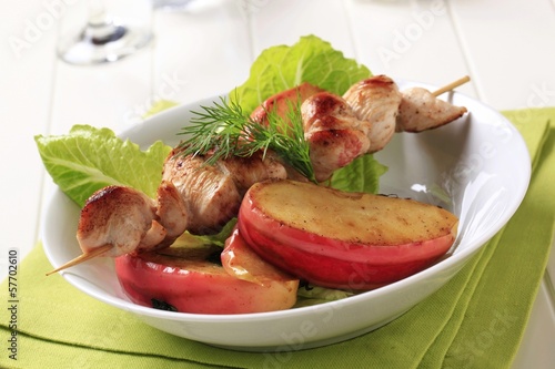 Photo: Chicken skewer with baked apple Chicken skewer with baked apple