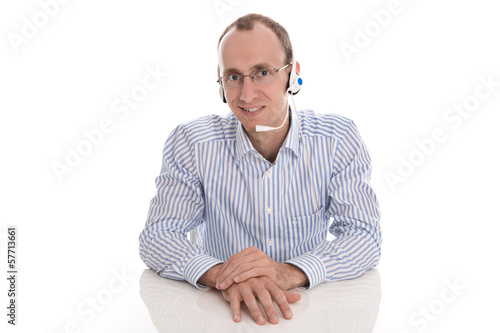 Photo: Mann telefoniert in einer Telefonkonferenz mit Headset Mann telefoniert in einer Telefonkonferenz mit Headset