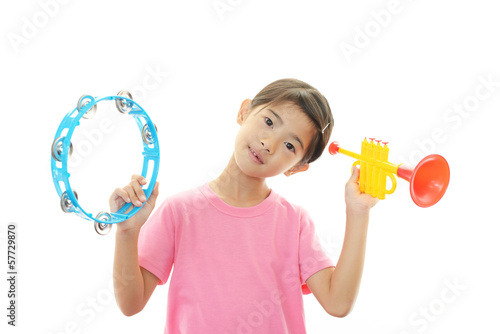 Photo: おもちゃで遊ぶ女の子 おもちゃで遊ぶ女の子