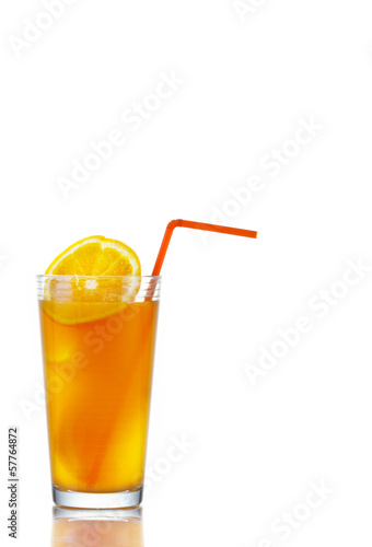 Photo: Orange juice with sliced orange in glass Orange juice with sliced orange in glass