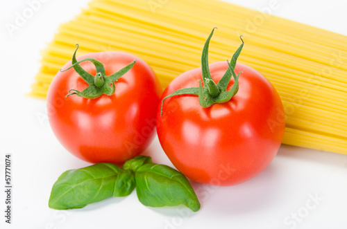 Photo: Nudeln mit Tomaten und Basilikum Nudeln mit Tomaten und Basilikum