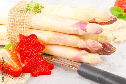 Photo: Spargel, Spargelschäler Spargel, Spargelschäler