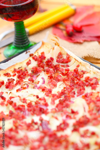 Photo: Flammkuchen und Rotwein Flammkuchen und Rotwein