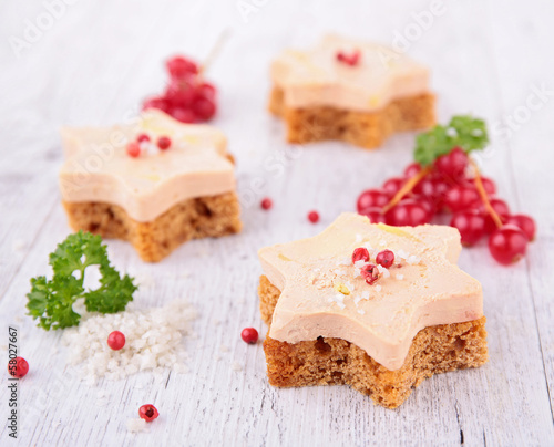 Photo: bread and meat, canape bread and meat, canape