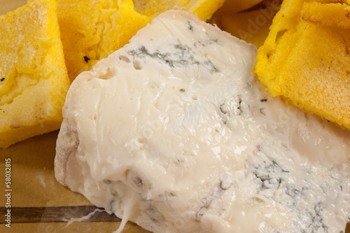 Photo: polenta e gorgonzola polenta e gorgonzola