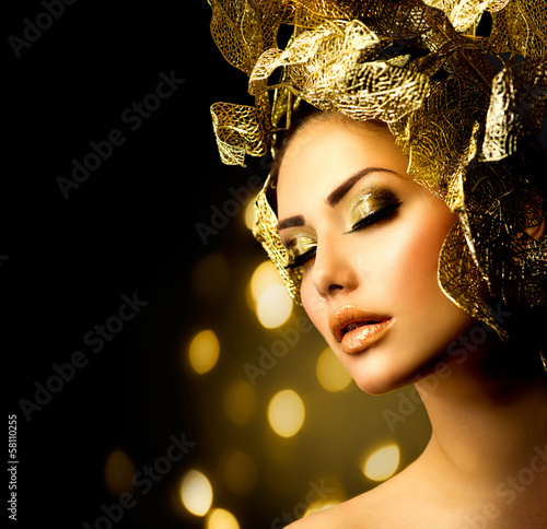 Photo: Fashion Glamour Makeup. Holiday Gold Make-up Fashion Glamour Makeup. Holiday Gold Make-up