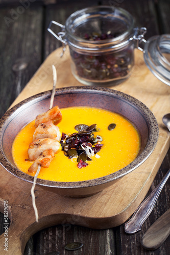 Photo: Kürbiscremesuppe mit Kürbiskernen Kürbiscremesuppe mit Kürbiskernen