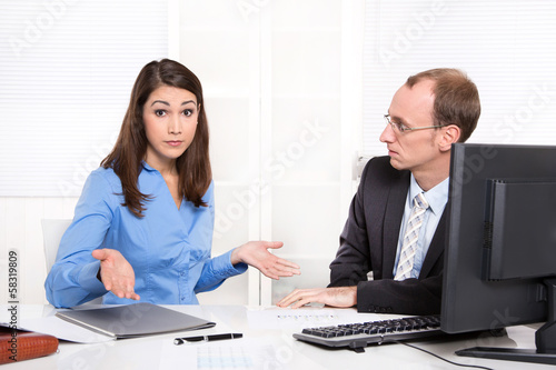 Photo: Männer und Frauen - Zusammenarbeit mit Mißverständnis Männer und Frauen - Zusammenarbeit mit Mißverständnis