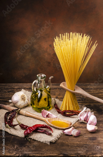 Photo: spaghetti aglio olio peperoncino spaghetti aglio olio peperoncino