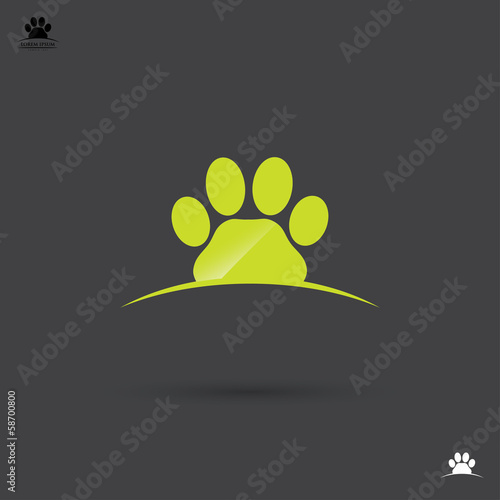 Vector: Animal footprint label Animal footprint label