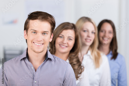 Photo: junges team im büro junges team im büro