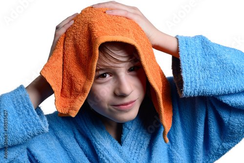 Photo: bambino si asciuga bambino si asciuga
