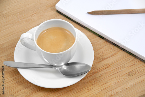 Photo: Tazza di caffè e appunti Tazza di caffè e appunti