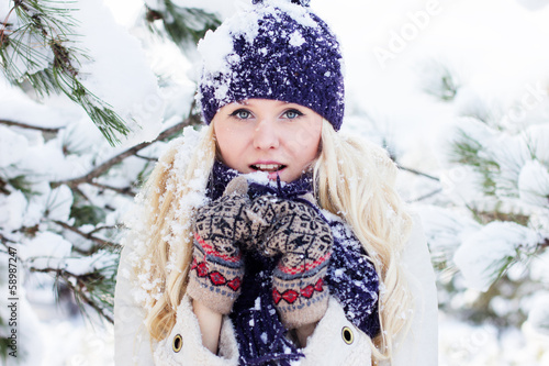 Photo: beautiful winter woman playing with snow beautiful winter woman playing with snow