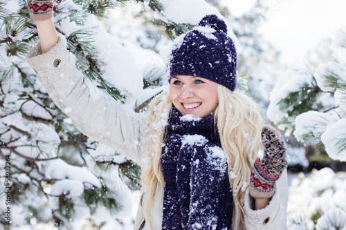 Photo: beautiful winter woman playing with snow beautiful winter woman playing with snow