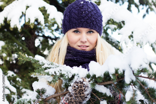 Photo: beautiful winter woman playing with snow beautiful winter woman playing with snow