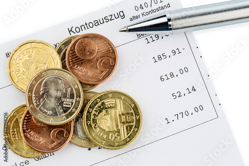 Photo: Kontoauszug und Münzen Kontoauszug und Münzen