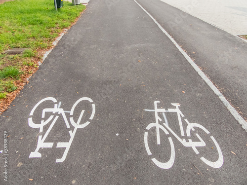 Photo: Markierter Radweg Markierter Radweg