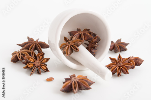 Photo: Kleiner Mörser mit Sternanis Kleiner Mörser mit Sternanis