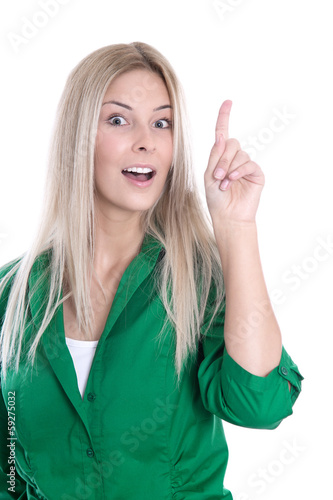 Photo: Blonde Frau in Grün mit Zeigefinger isoliert hat eine Idee Blonde Frau in Grün mit Zeigefinger isoliert hat eine Idee