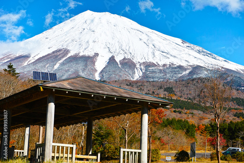 Photo: 西臼塚駐車場からの紅葉と富士山 西臼塚駐車場からの紅葉と富士山